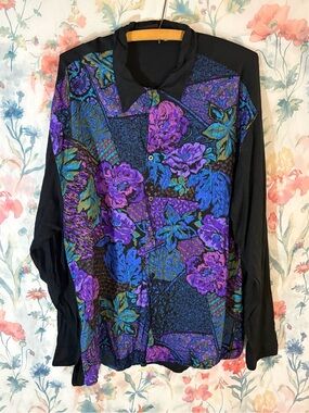 Vintage Vibrant Floral Button-Up Blouse in Purple & Blue